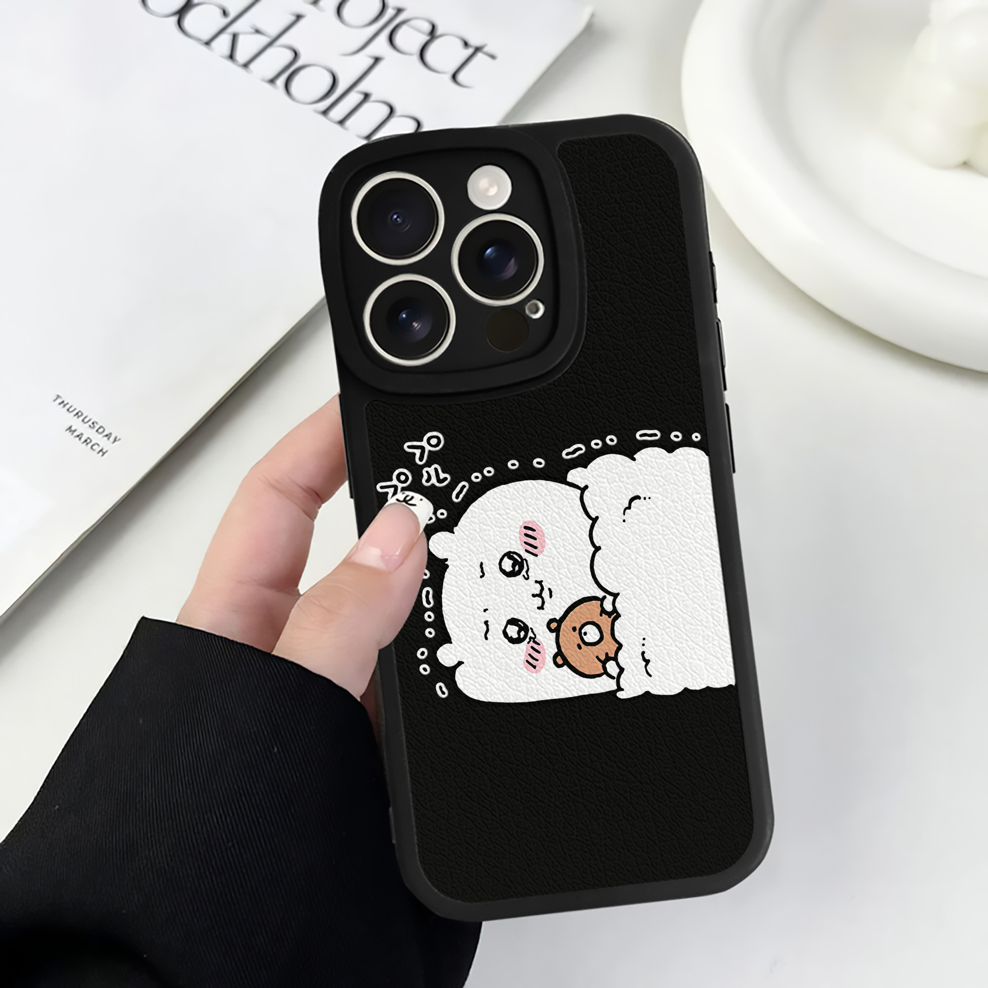 （画像用） ちいかわ ちいかわ Chii-kawa chiikawa 【iPhone 16シリーズ対応】シリコンスマホケース（レザー調） 材質：シリコン